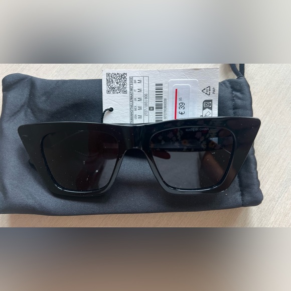 Zara Glossy Black Sunglasses - Picture 1 of 3